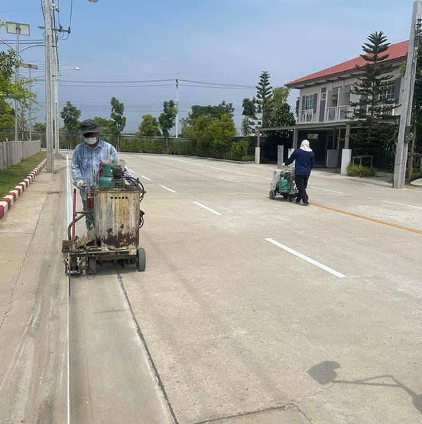 ตีเส้นถนน